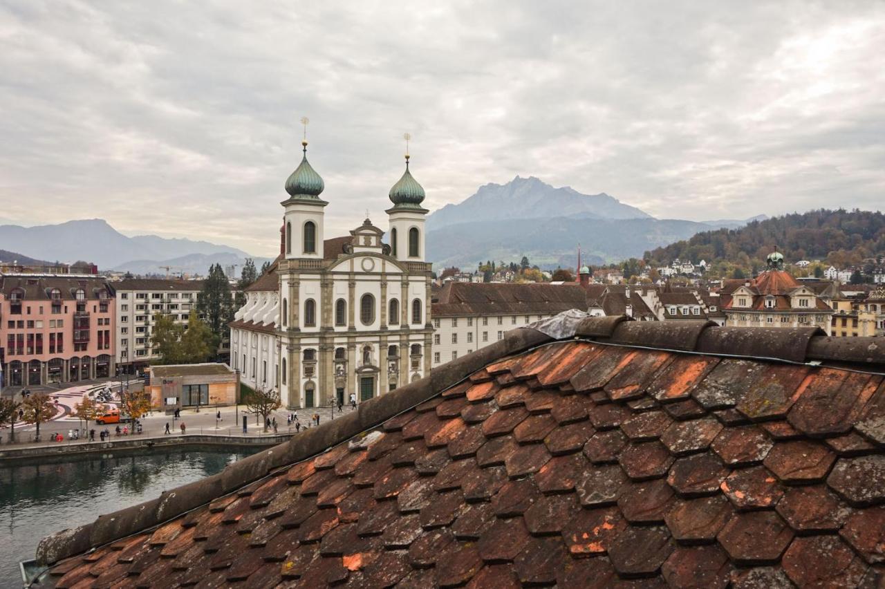 HITrental Chapel Bridge Apartments Luzern Buitenkant foto